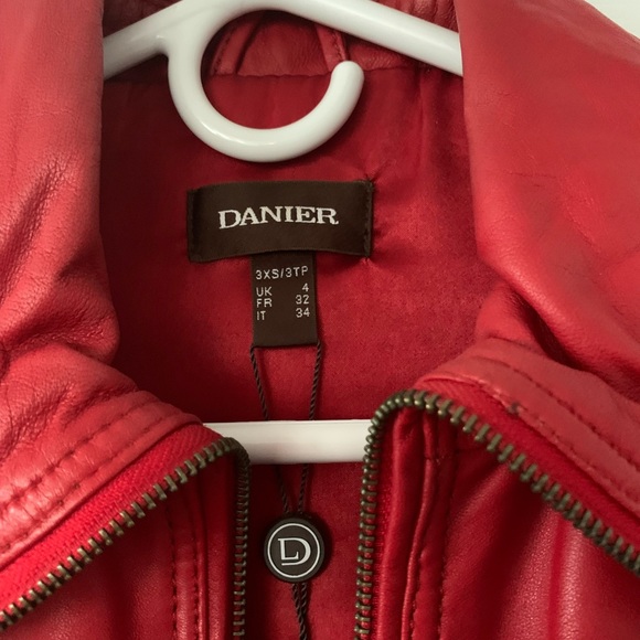 💯💕💕💕Beautiful Danier Leather blazer/Jacket - Picture 3 of 4